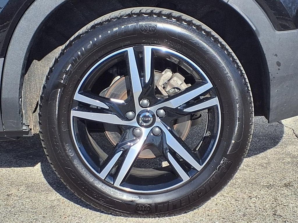Certified 2025 Volvo XC40 B5 Core AWD/4WD image 6