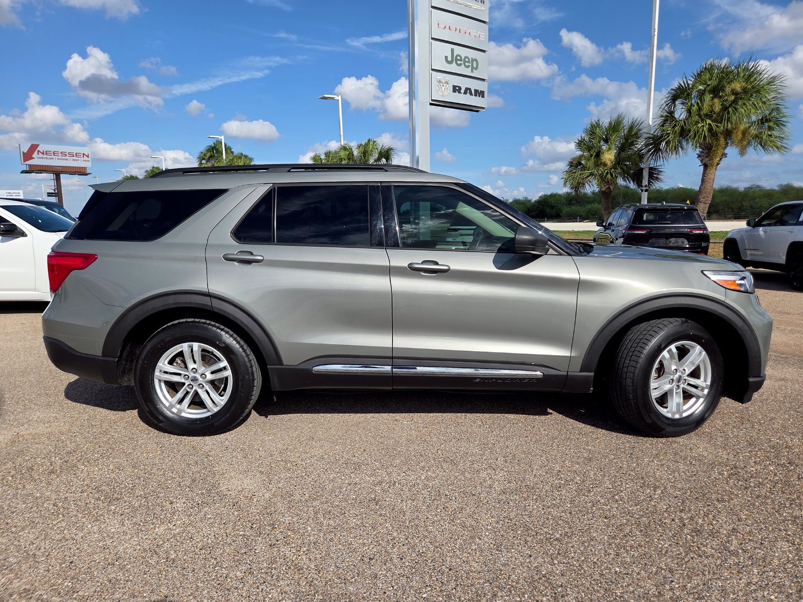 Used 2020 Ford Explorer XLT w/ Equipment Group 202A RWD image 8