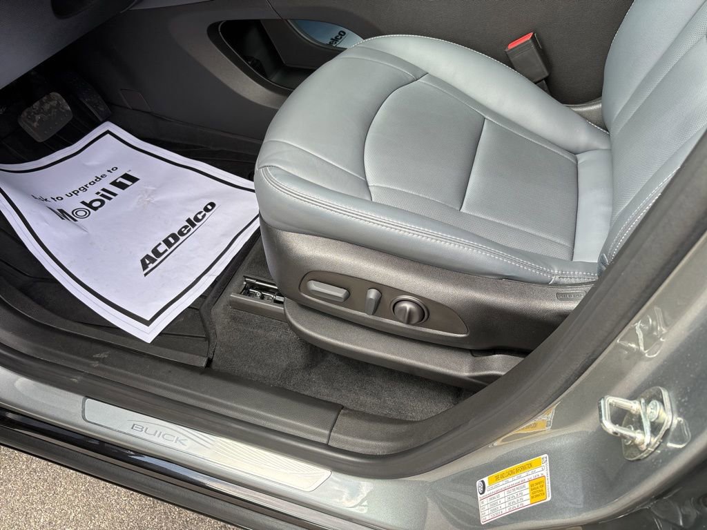 Used 2023 Buick Enclave Essence w/ Experience Buick Package AWD/4WD image 17