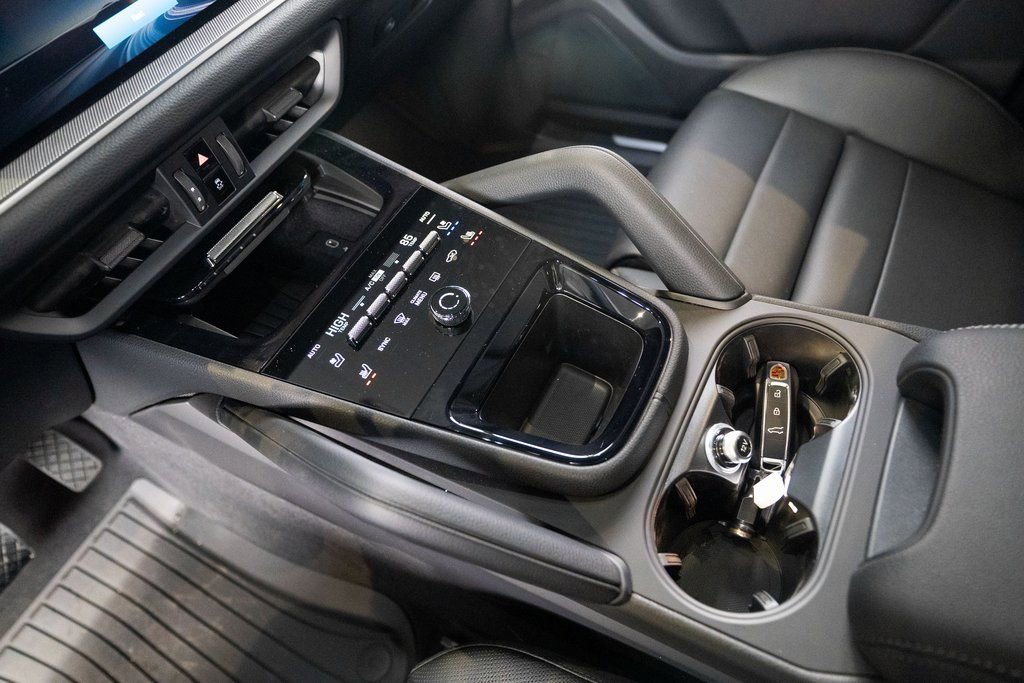 New 2026 Porsche Cayenne image 25