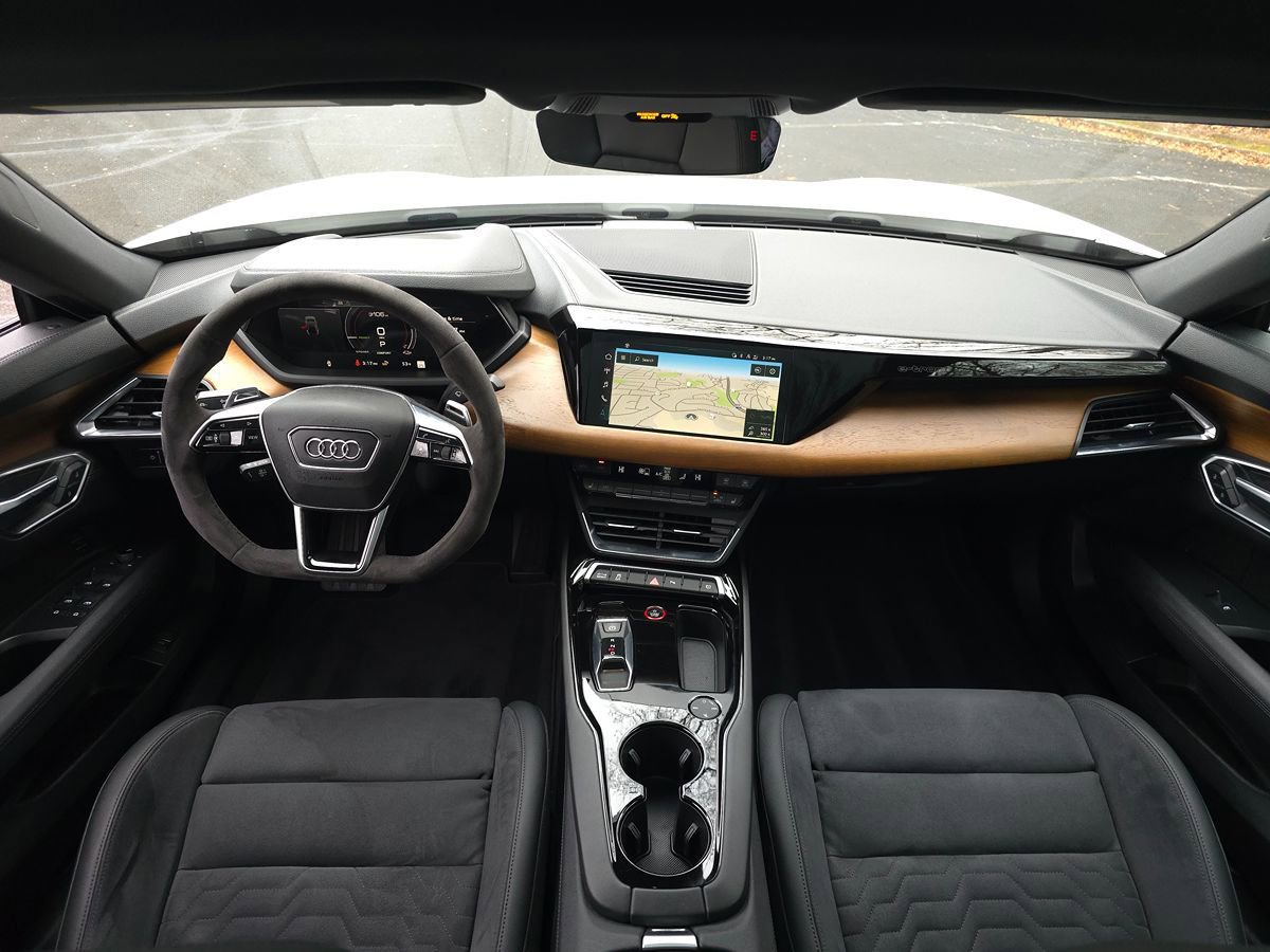 Used 2022 Audi e-tron GT Premium Plus image 10
