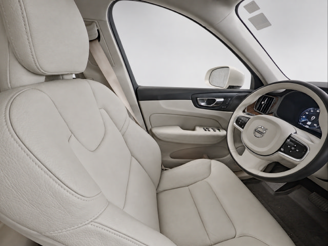 Used 2019 Volvo XC60 T5 Momentum w/ Multimedia Package AWD/4WD image 16