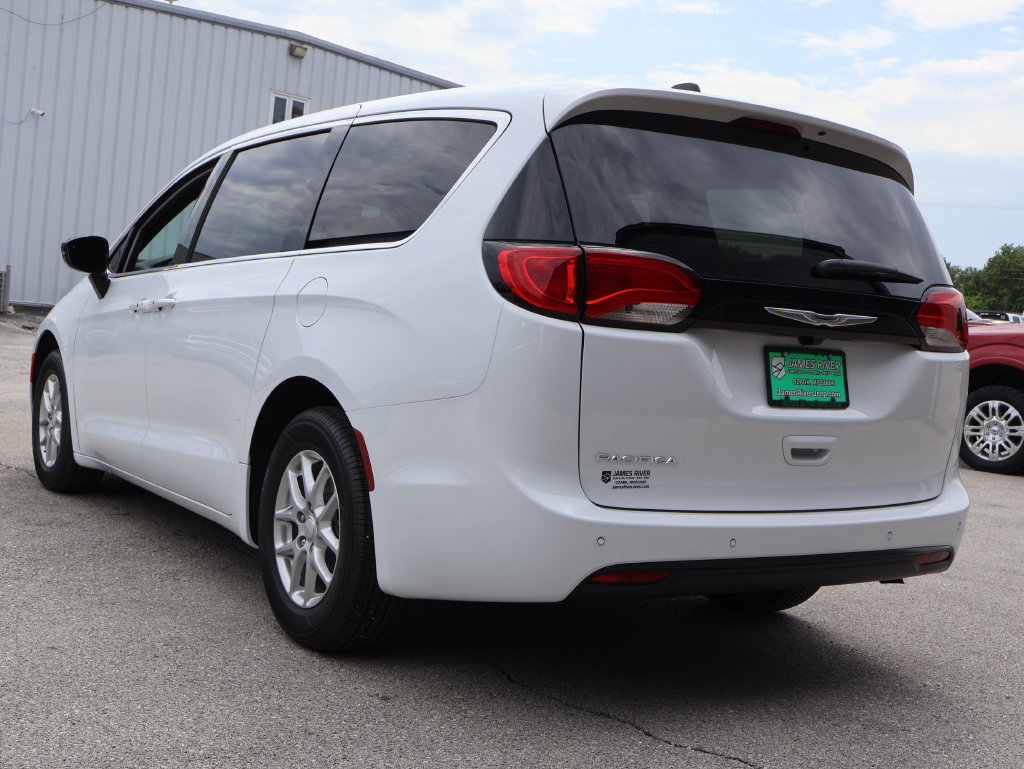 New 2027 Chrysler Pacifica LX FWD image 3