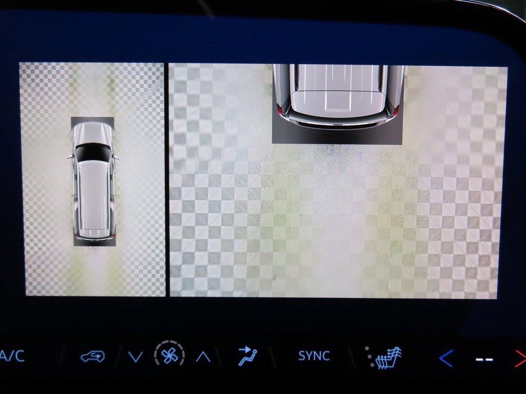 Used 2025 Chevrolet Suburban Z71 image 17