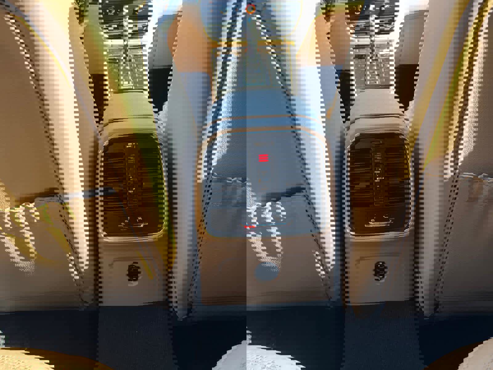 Used 2025 Porsche Macan image 36