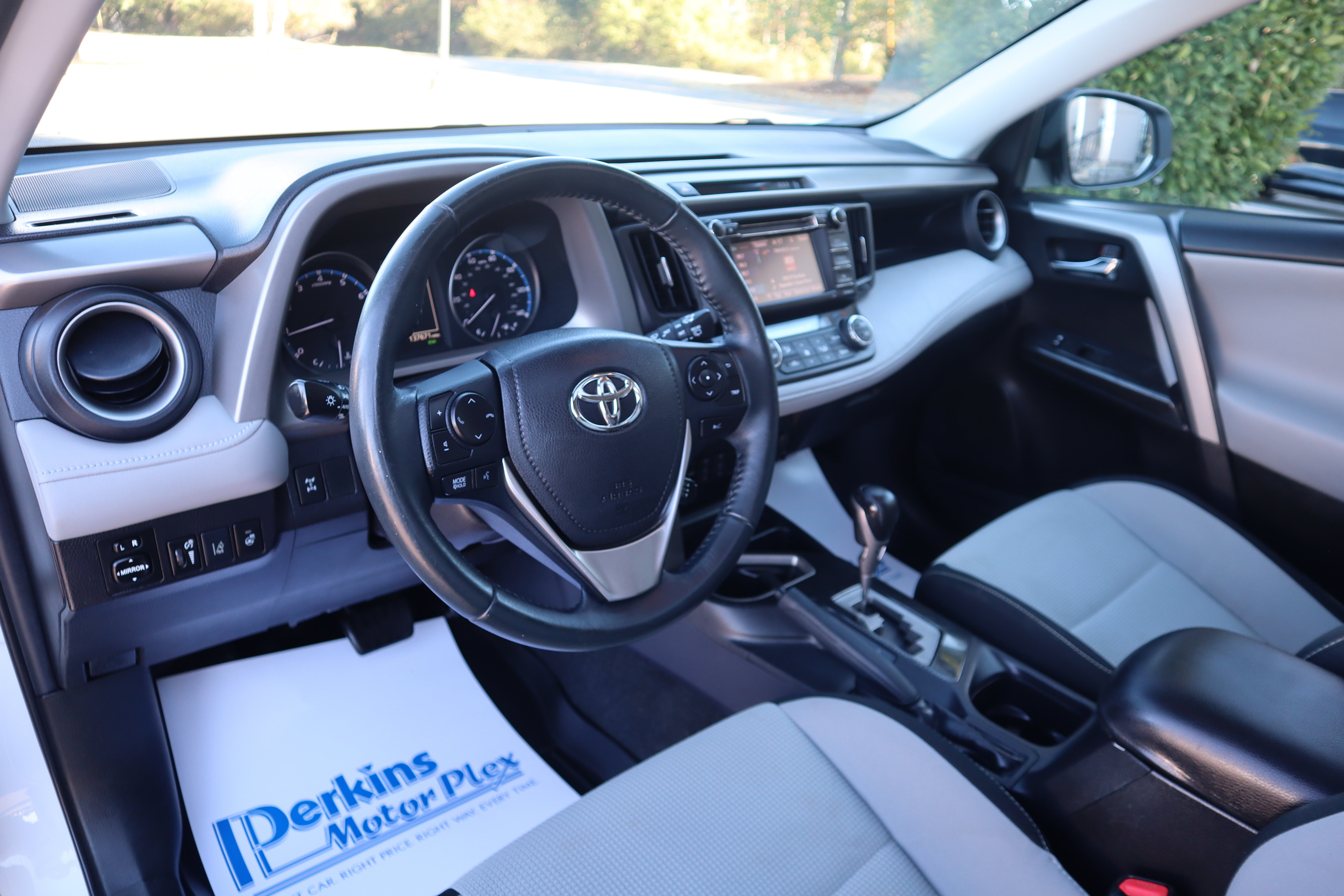 Used 2018 Toyota RAV4 XLE AWD/4WD image 25