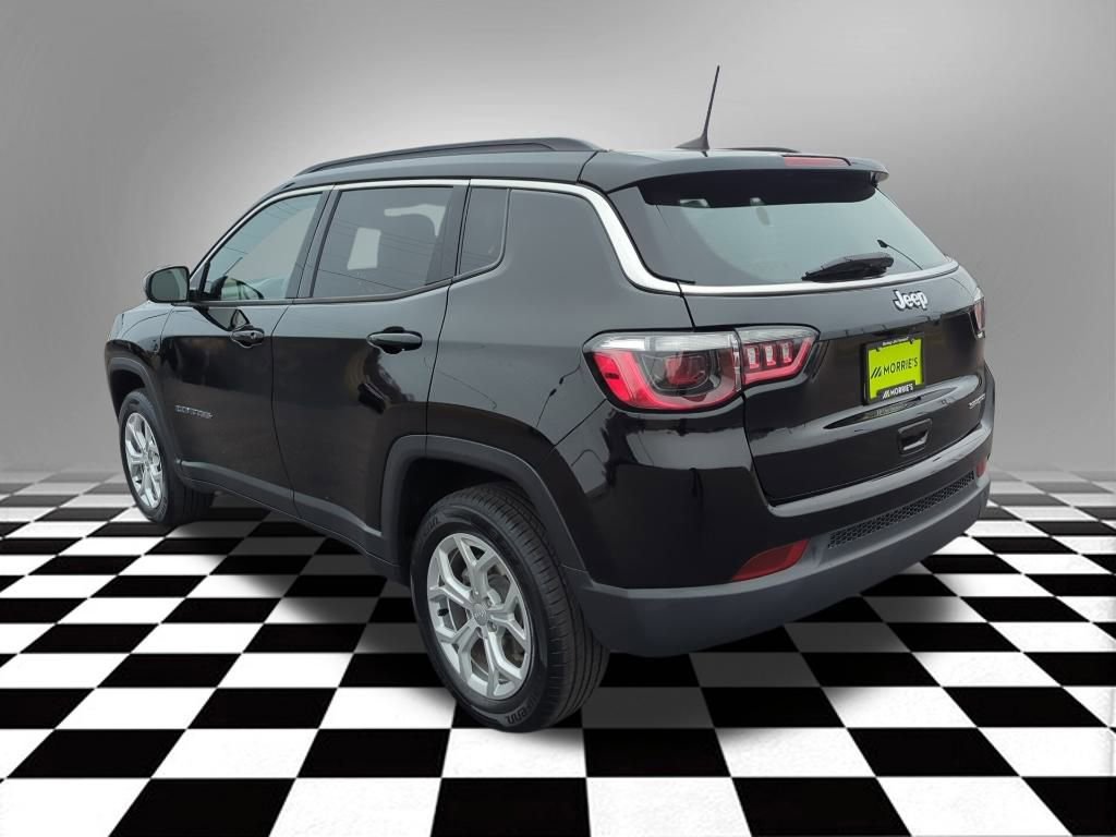 Used 2024 Jeep Compass Latitude image 10