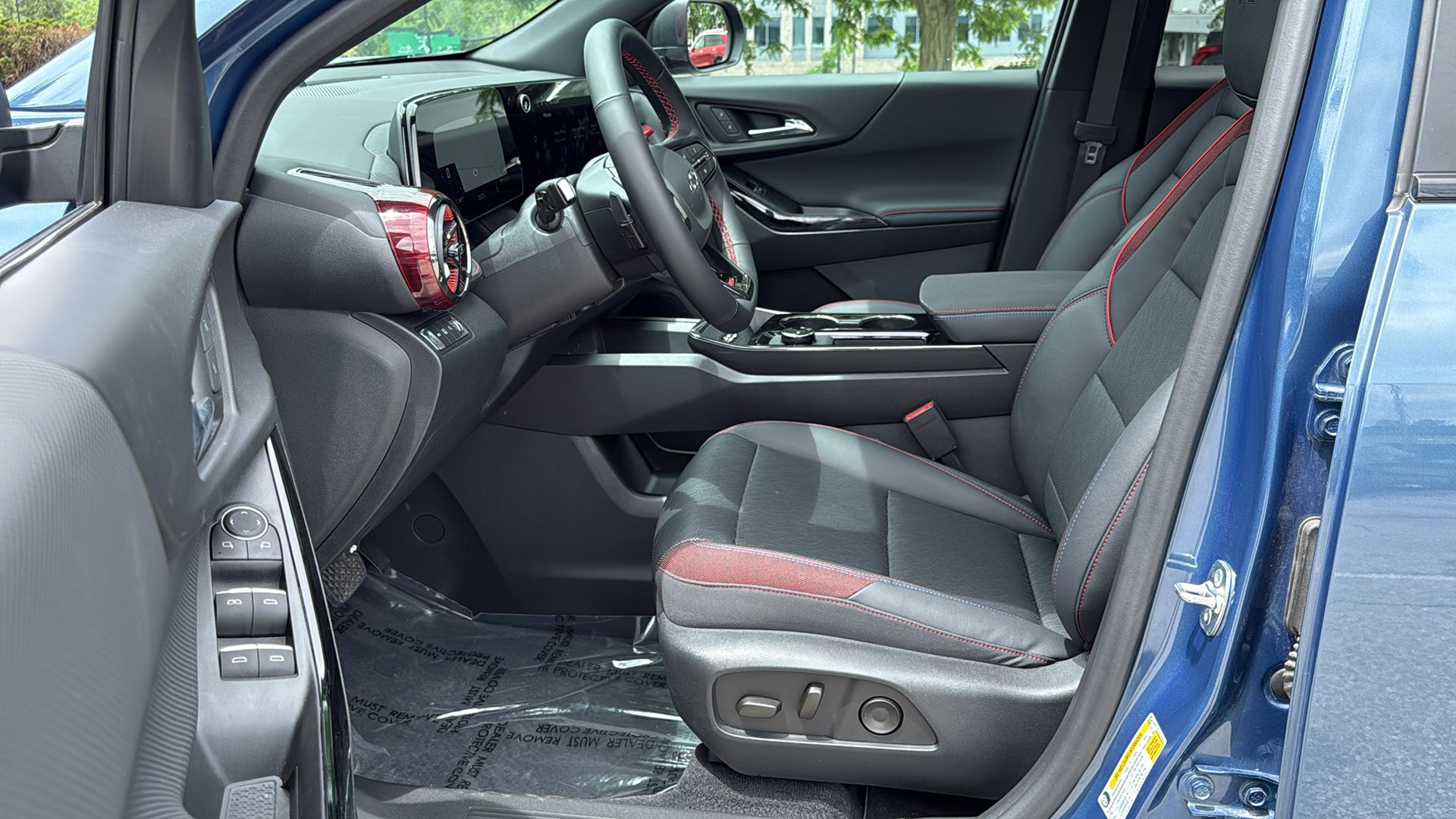 Used 2025 Chevrolet Equinox RS AWD/4WD image 8