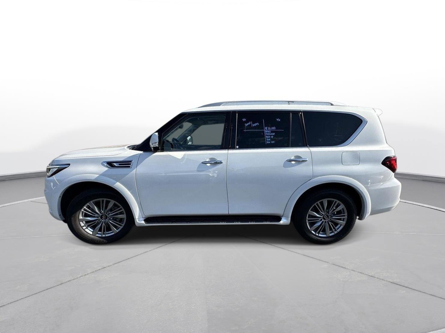 Used 2021 INFINITI QX80 Luxe w/ All-Season Package image 9