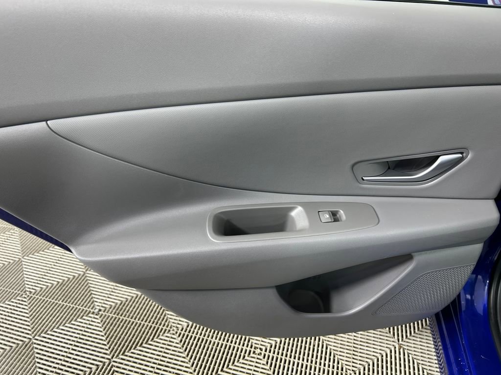 Used 2023 Hyundai Elantra SEL w/ Convenience Package image 16