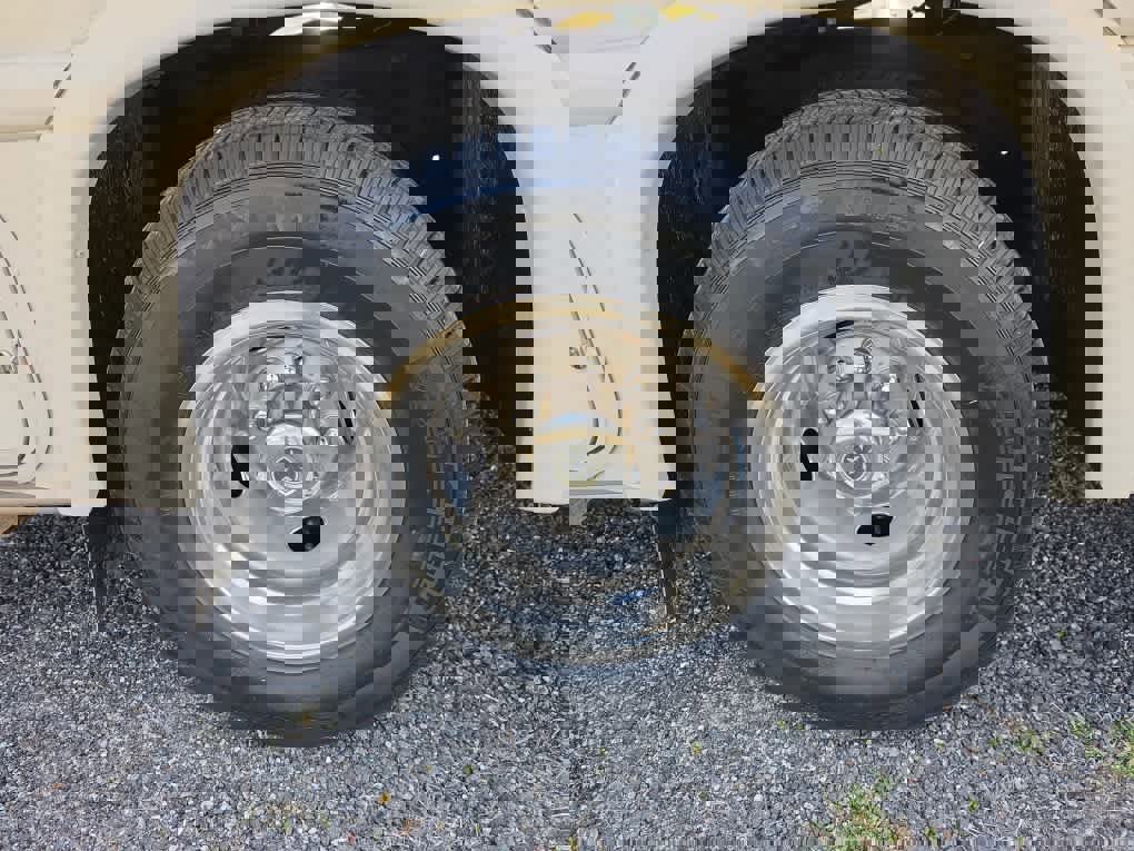 Used 2017 Ford E-450 and Econoline 450 Super Duty w/ Motorhome Prep Package RWD image 10