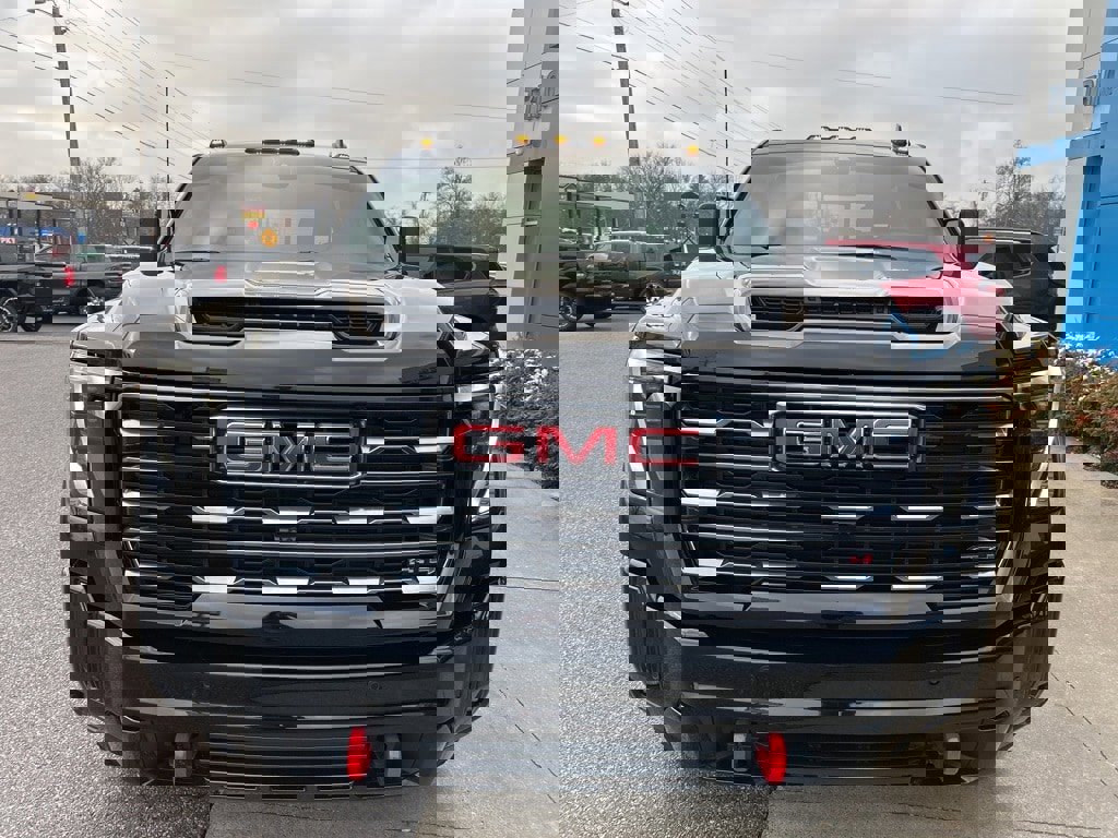 Used 2025 GMC Sierra 2500 AT4 image 4