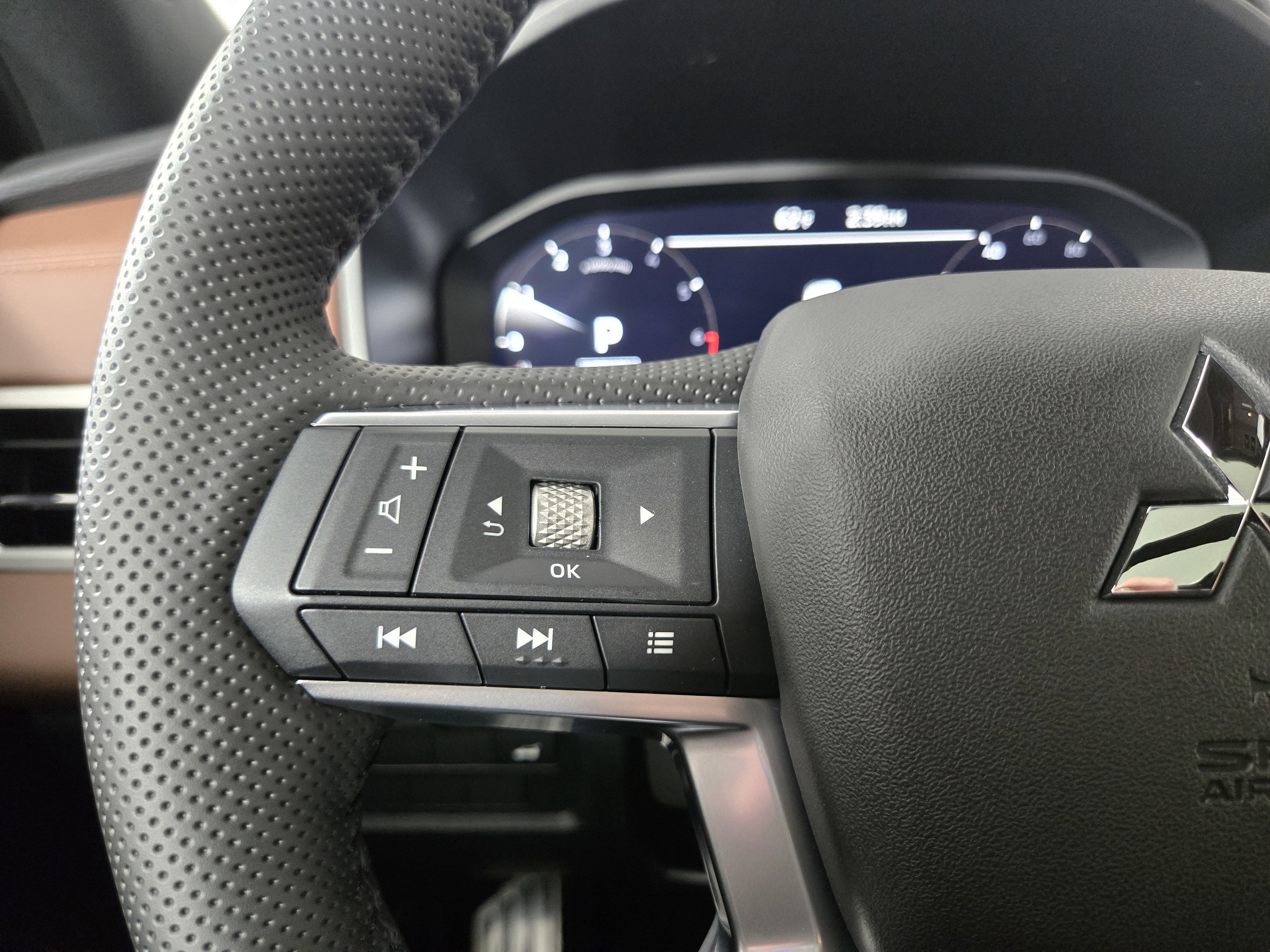 New 2026 Mitsubishi Outlander SEL AWD/4WD image 15
