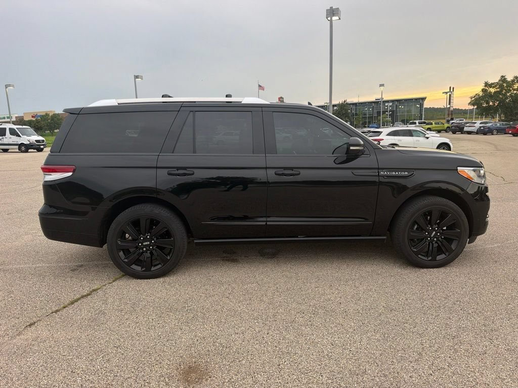Used 2022 Lincoln Navigator Reserve w/ Equipment Group 201A AWD/4WD image 4