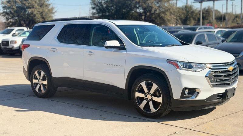 Used 2020 Chevrolet Traverse LT w/ LT Premium Package FWD image 3