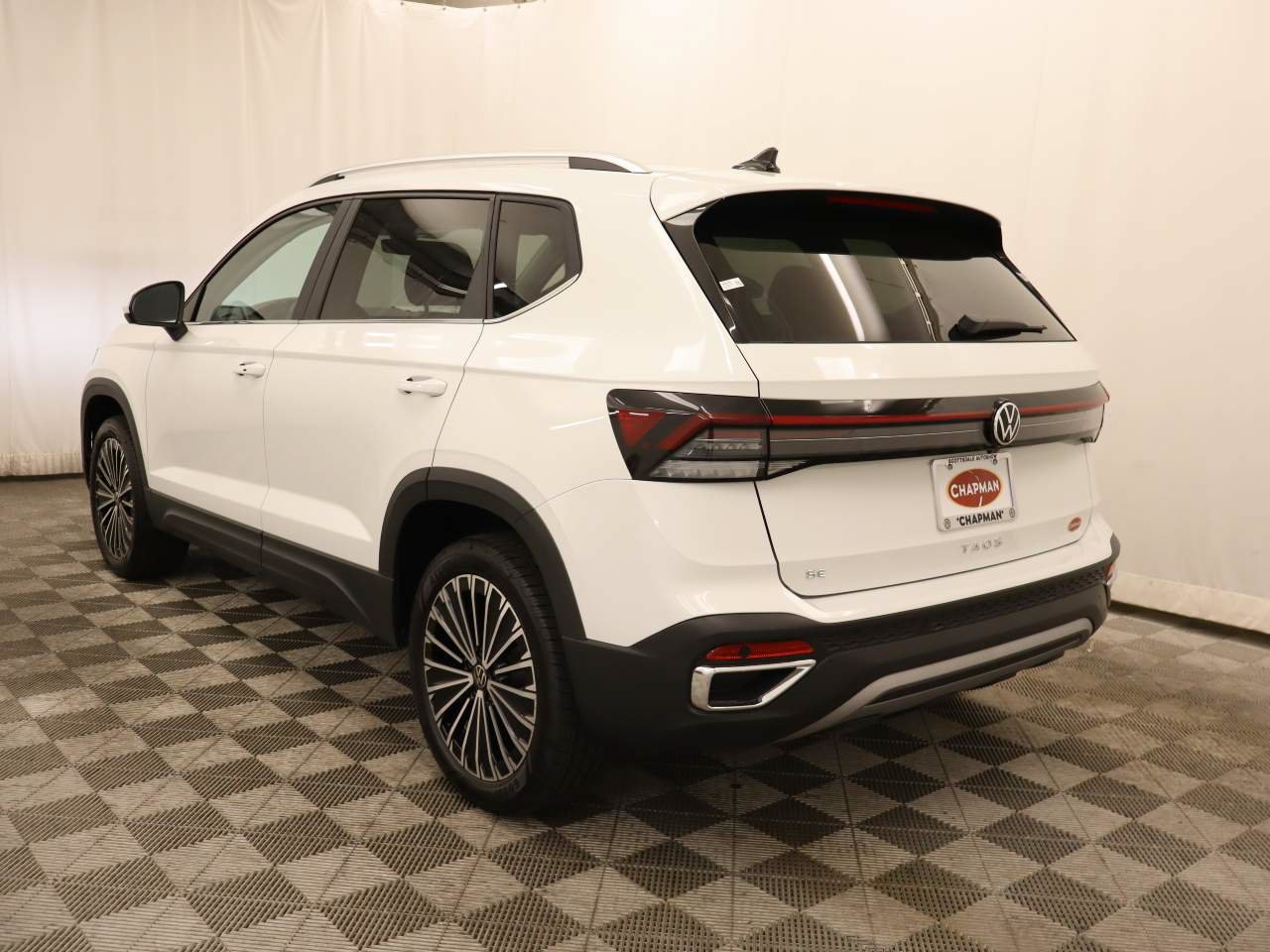 New 2026 Volkswagen Taos SE FWD image 3