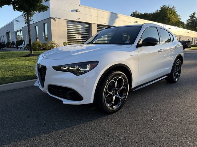 Used 2024 Alfa Romeo Stelvio Veloce AWD/4WD image 4