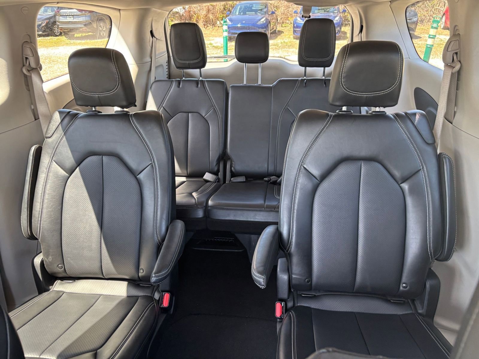 Used 2024 Chrysler Pacifica Touring-L FWD image 40