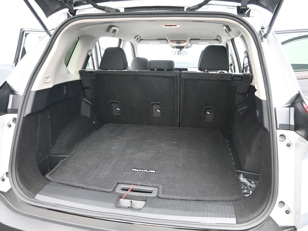 Used 2023 Nissan Rogue SV image 11