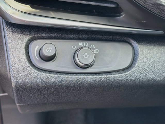 Used 2024 Buick Envista Preferred w/ Advanced Safety Package FWD image 10