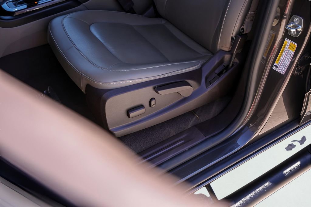 Used 2020 GMC Canyon SLT w/ Trailering Package image 11