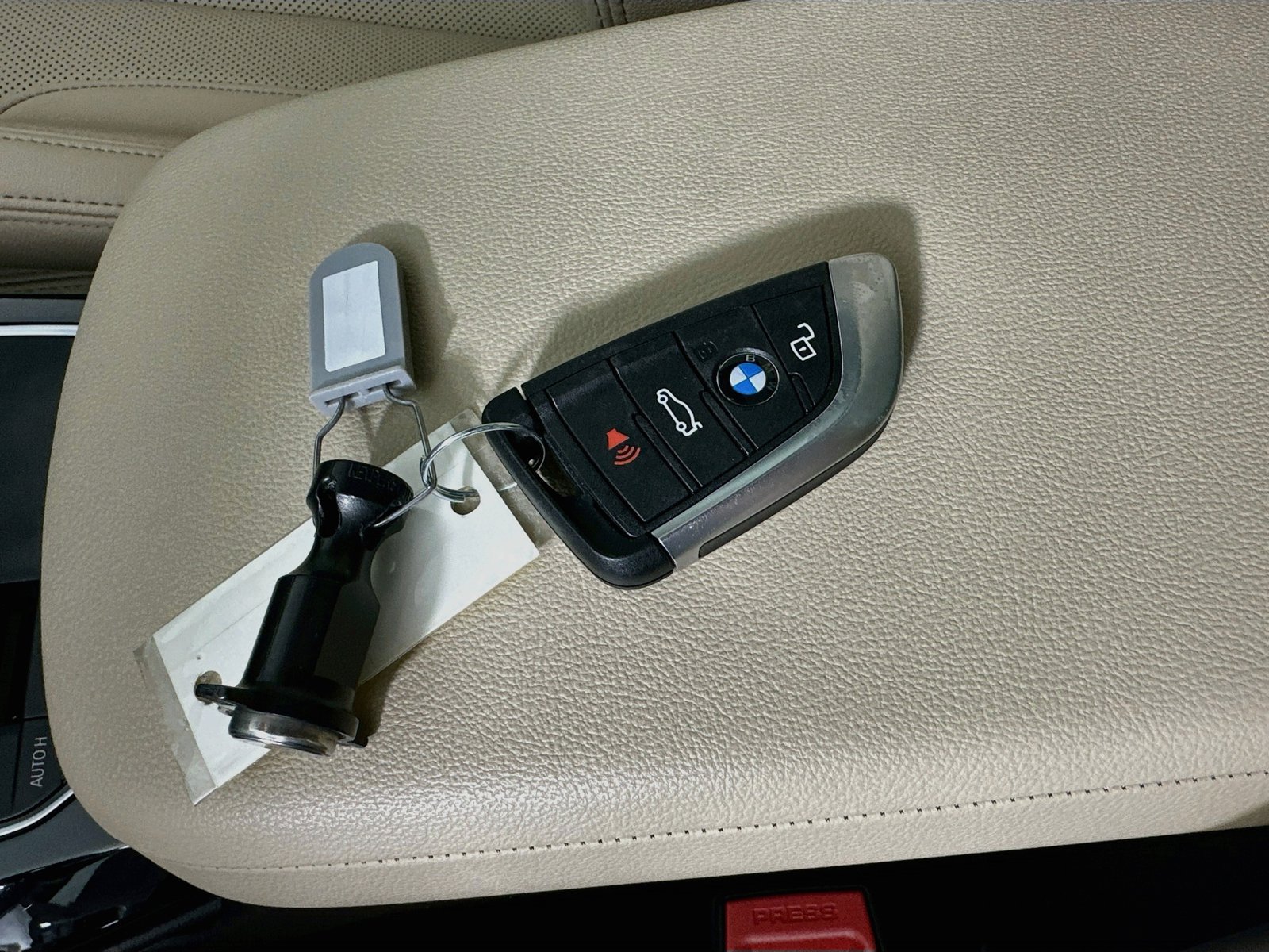 Used 2024 BMW X3 sDrive30i w/ Convenience Package RWD image 30