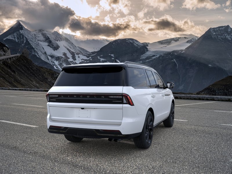 New 2026 Lincoln Navigator Black Label AWD/4WD image 8