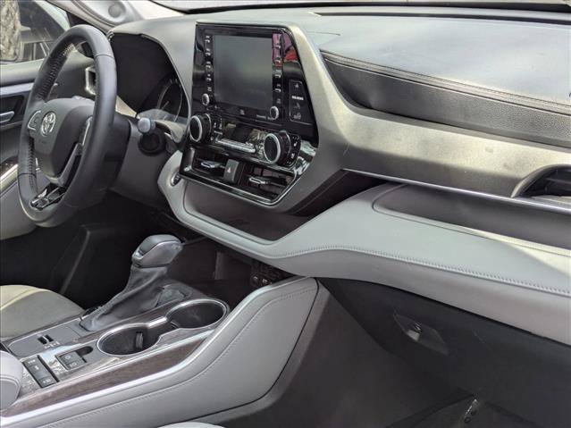 Used 2021 Toyota Highlander Limited FWD image 21