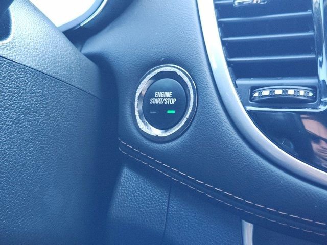 Used 2022 Chevrolet Trax LT w/ LT Convenience Package image 8