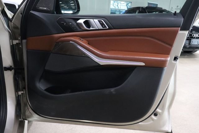 Used 2019 BMW X5 xDrive50i w/ M Sport Package image 25