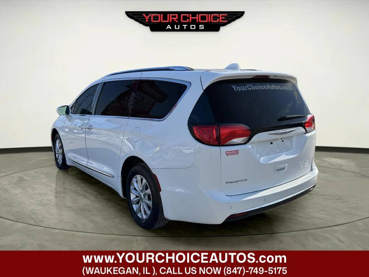 Used 2018 Chrysler Pacifica Touring-L image 3
