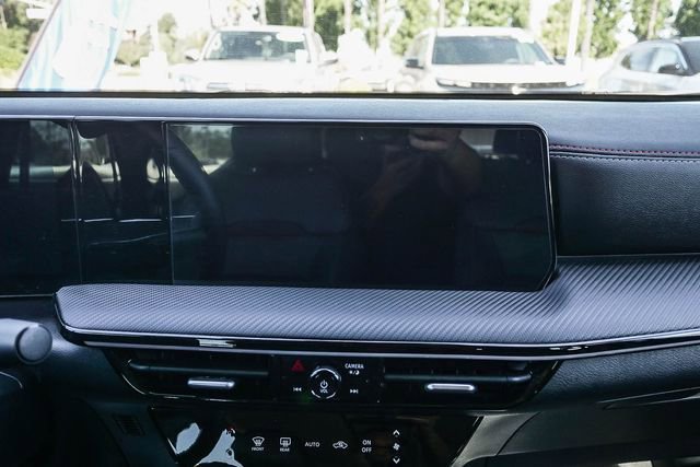 Used 2025 Nissan Kicks SR image 17