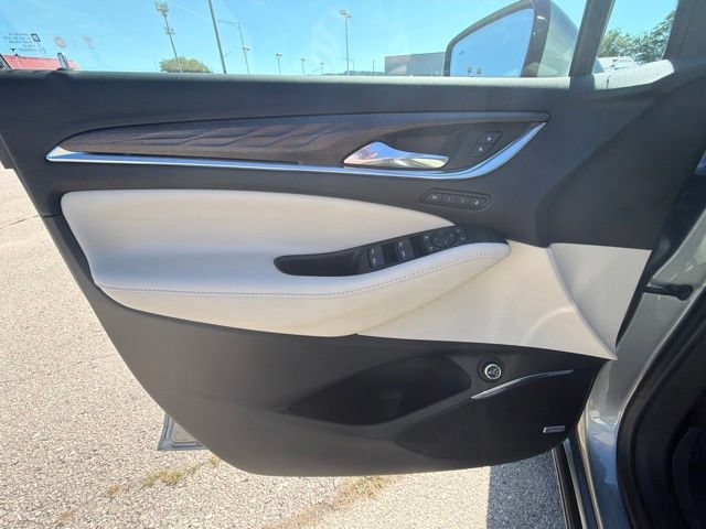 Used 2023 Buick Enclave Avenir w/ Avenir Technology Package AWD/4WD image 11
