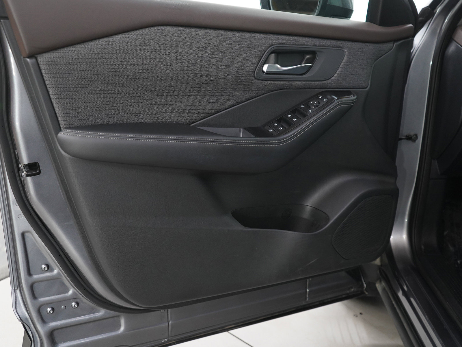 Used 2021 Nissan Rogue SV image 17