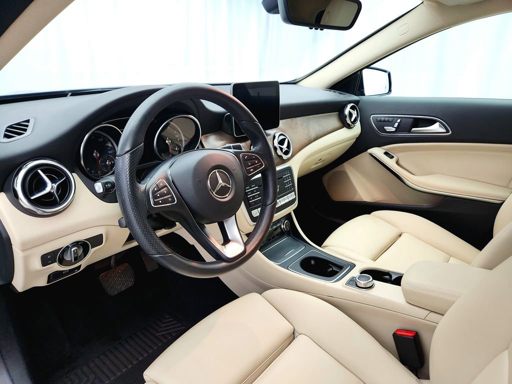 Used 2018 Mercedes-Benz GLA 250 4MATIC w/ Premium Package image 10