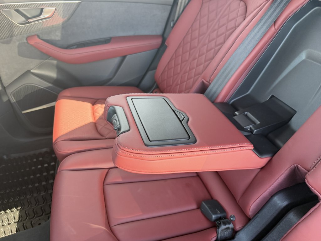 Used 2024 Audi SQ7 Prestige AWD/4WD image 29