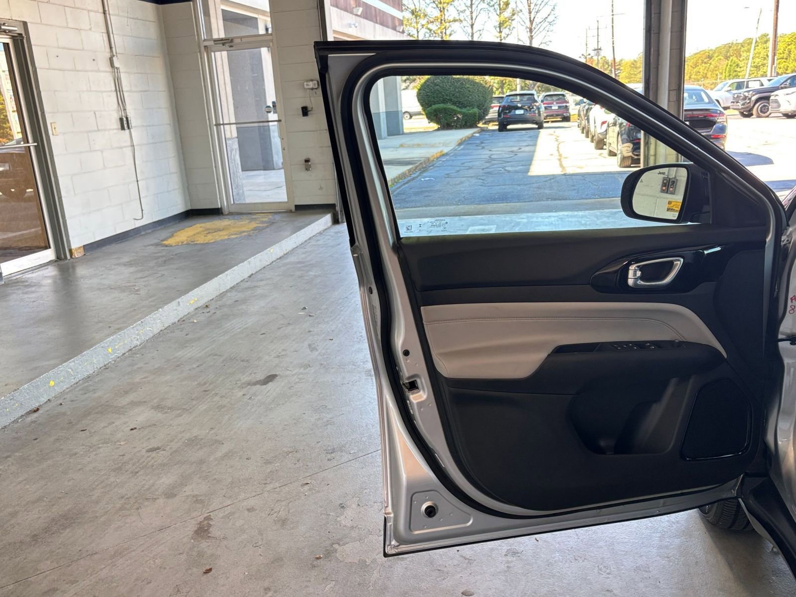 Used 2025 Jeep Compass Limited image 20