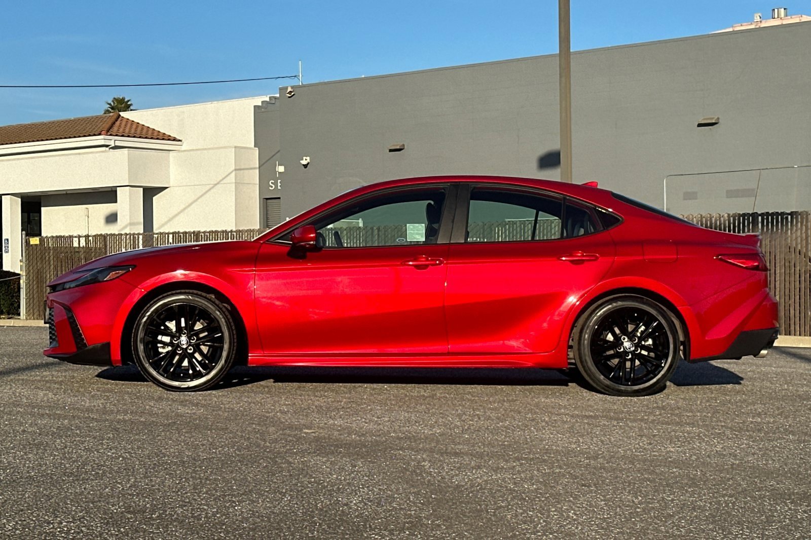 Used 2025 Toyota Camry SE image 7