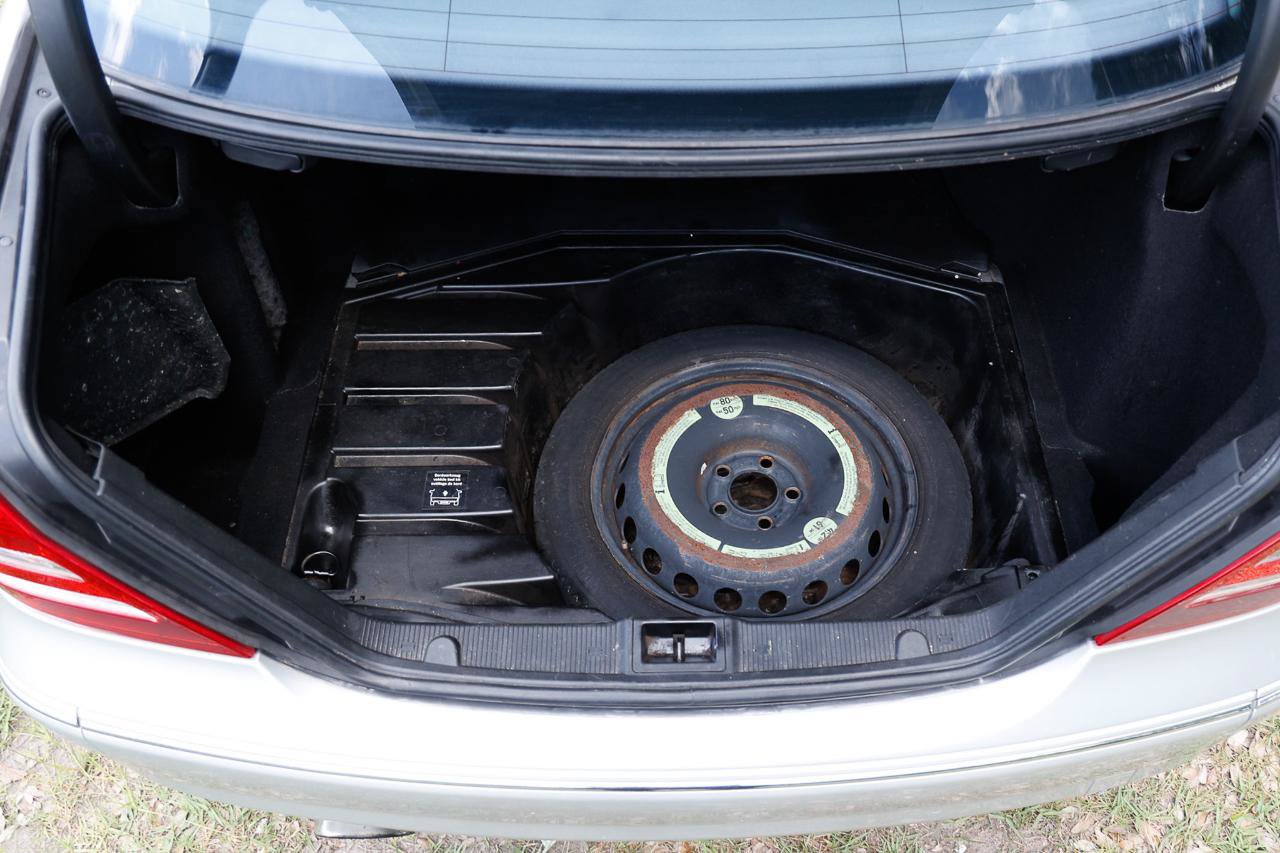 Used 2005 Mercedes-Benz C 230 Sedan image 23