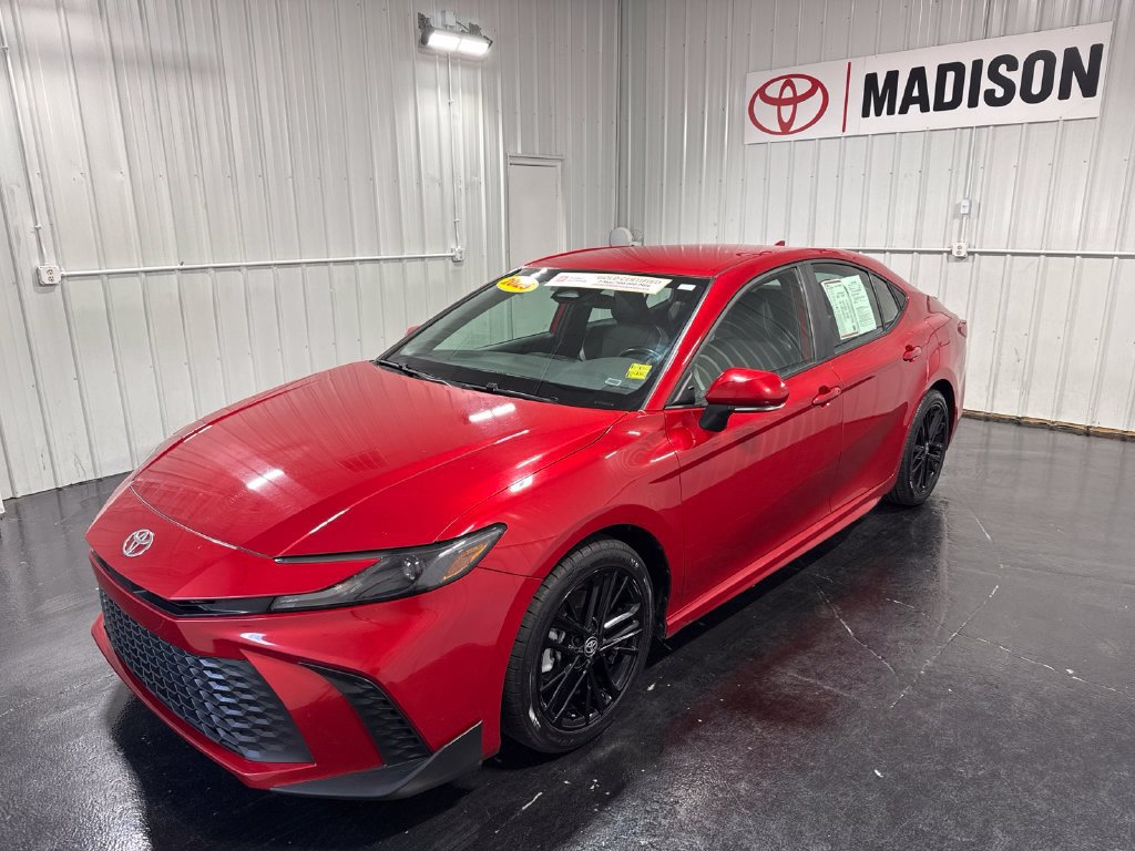 Used 2025 Toyota Camry SE FWD image 1