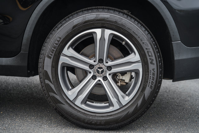 Used 2019 Mercedes-Benz GLC 350e 4MATIC w/ Premium Package image 19
