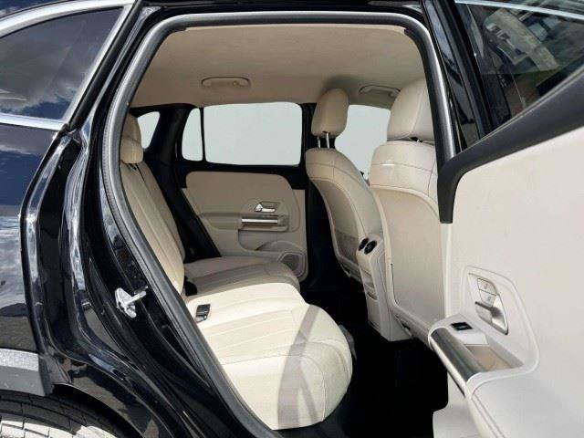 Used 2021 Mercedes-Benz GLA 250 4MATIC w/ Premium Package image 44