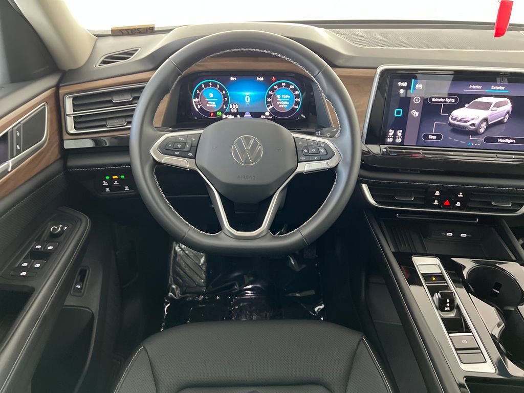 Used 2025 Volkswagen Atlas SE image 15