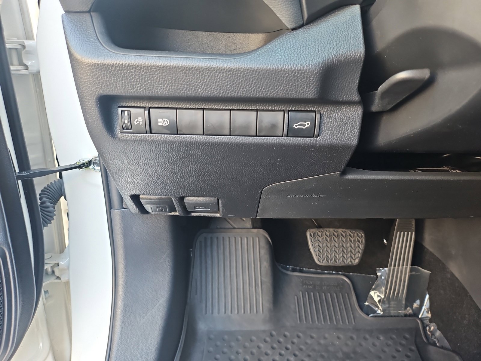 Used 2025 Toyota RAV4 XLE Premium FWD image 25