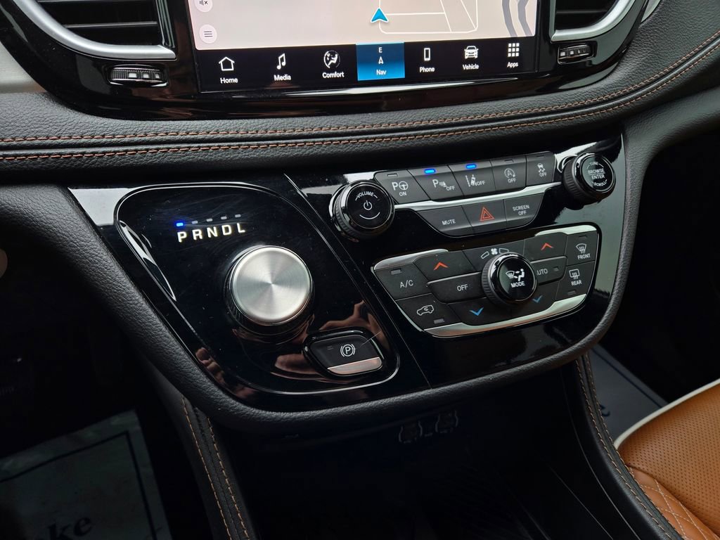 Used 2025 Chrysler Pacifica Pinnacle image 26