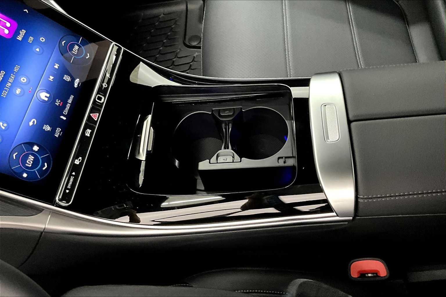 New 2025 Mercedes-Benz C 300 Sedan image 19