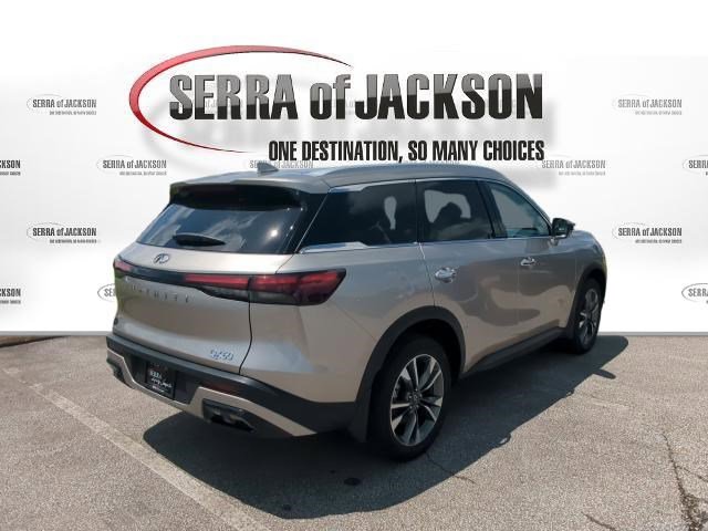 Used 2025 INFINITI QX60 Luxe w/ Lighting Package (N94) FWD image 9