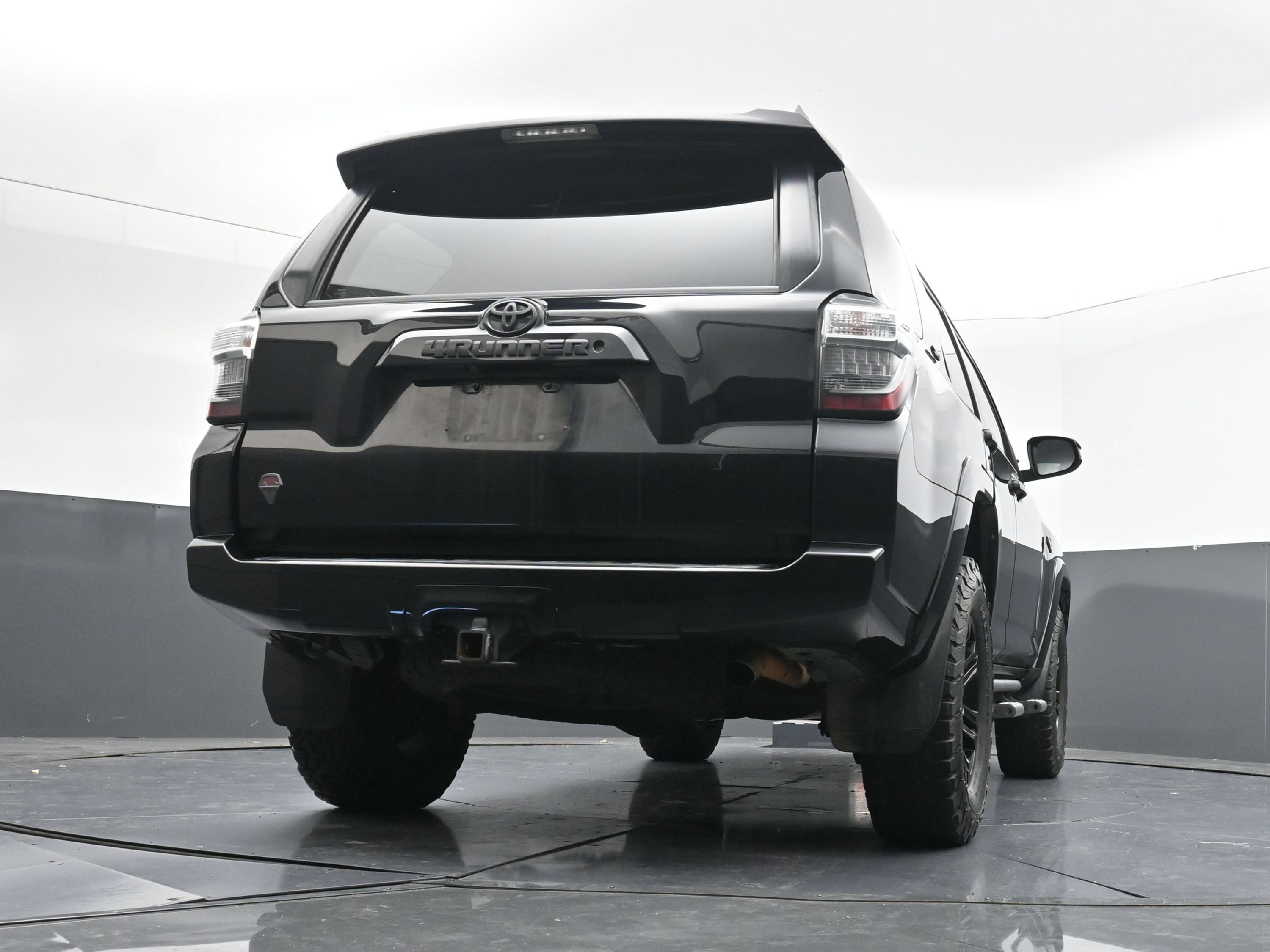 Used 2017 Toyota 4Runner SR5 AWD/4WD image 30