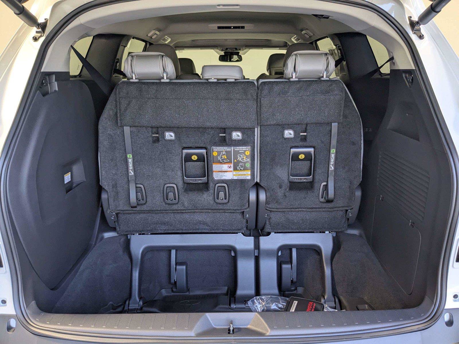 New 2026 Toyota Sienna XLE FWD image 6
