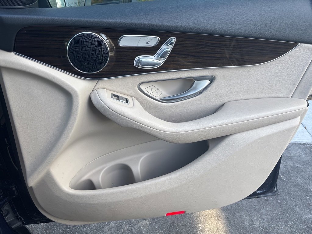 Used 2019 Mercedes-Benz GLC 300 4MATIC image 27
